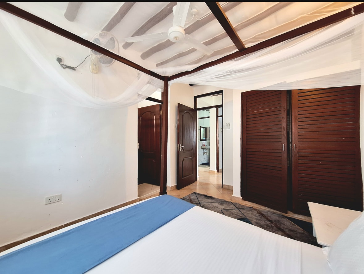 2 BR unit, pool, and 2 mins to the beach — photo 10