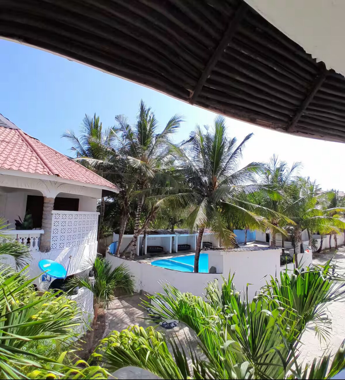 2 BR unit, pool, and 2 mins to the beach — photo 7