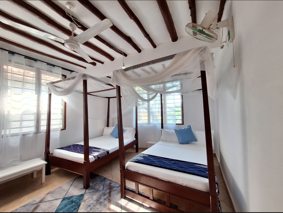 2 BR unit, pool, and 2 mins to the beach — photo 9