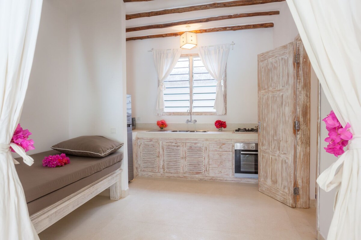 Stunning 4BR – 5 Minutes to the Beach — photo 4