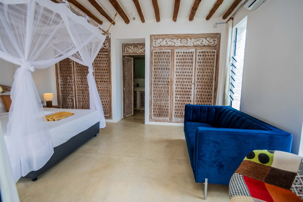 Ahadi Beachfront Villa — photo 10