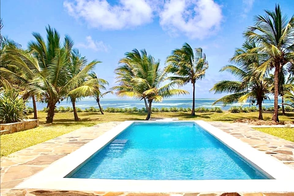 Ahadi Beachfront Villa — photo 3