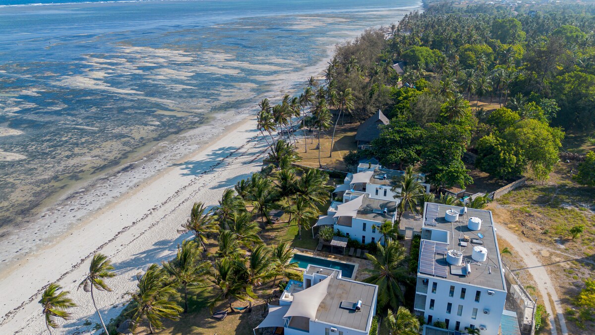 Ahadi Beachfront Villa — photo 6