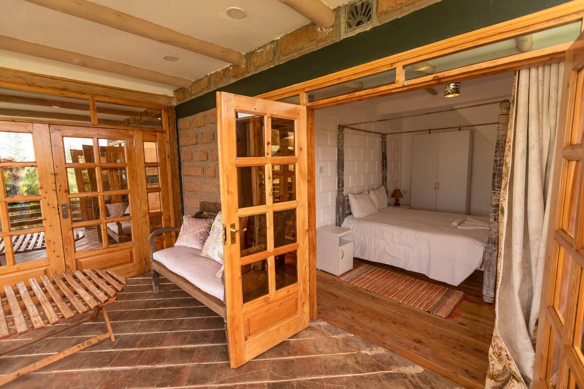 Unique Farm Cottage, incredible Mountain views photo 14
