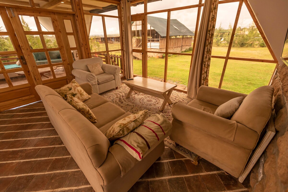 Unique Farm Cottage, incredible Mountain views photo 9