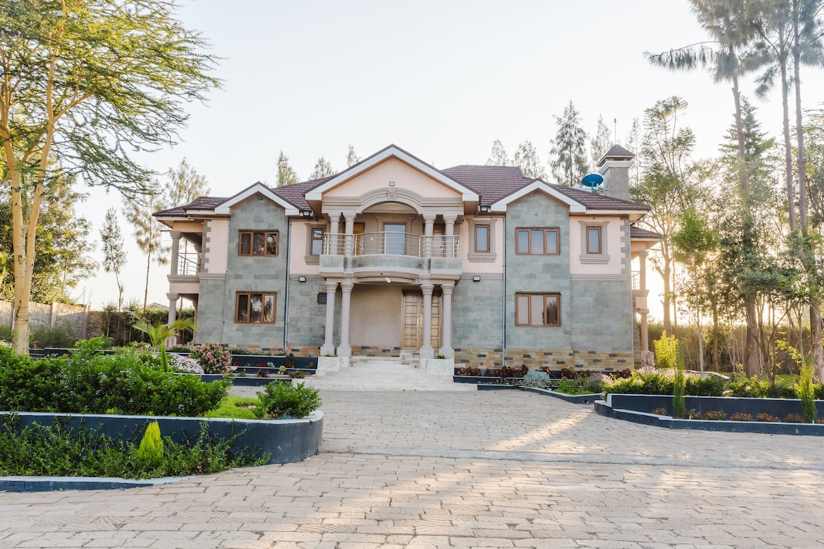 Lake View Mansion | 8BR Group Stay, Naivasha photo 1