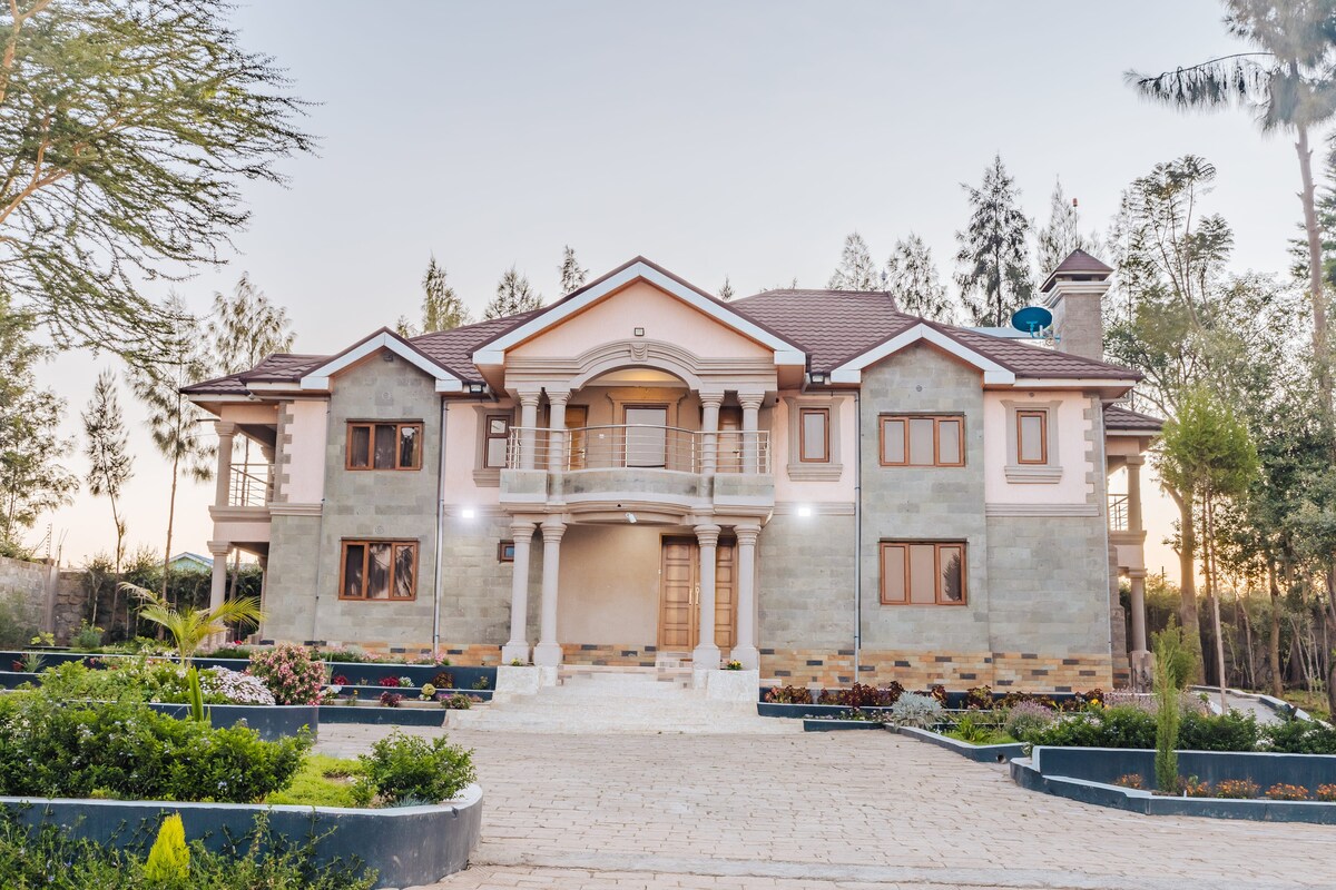 Lake View Mansion | 8BR Group Stay, Naivasha photo 3