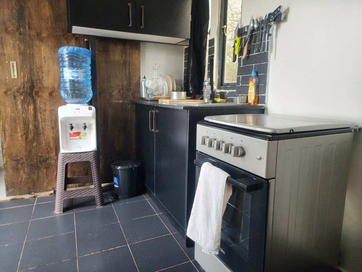 Off-Grid Container Lodge | 1BR Stay, Saikeri photo 9
