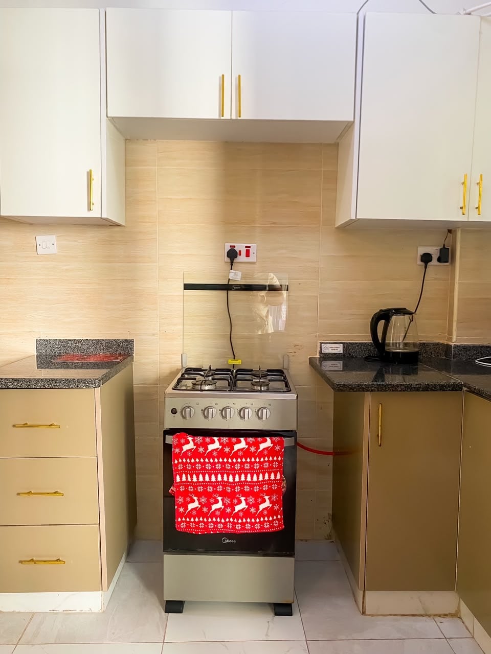 Cute Studio Walking distance to city mall with AC photo 7