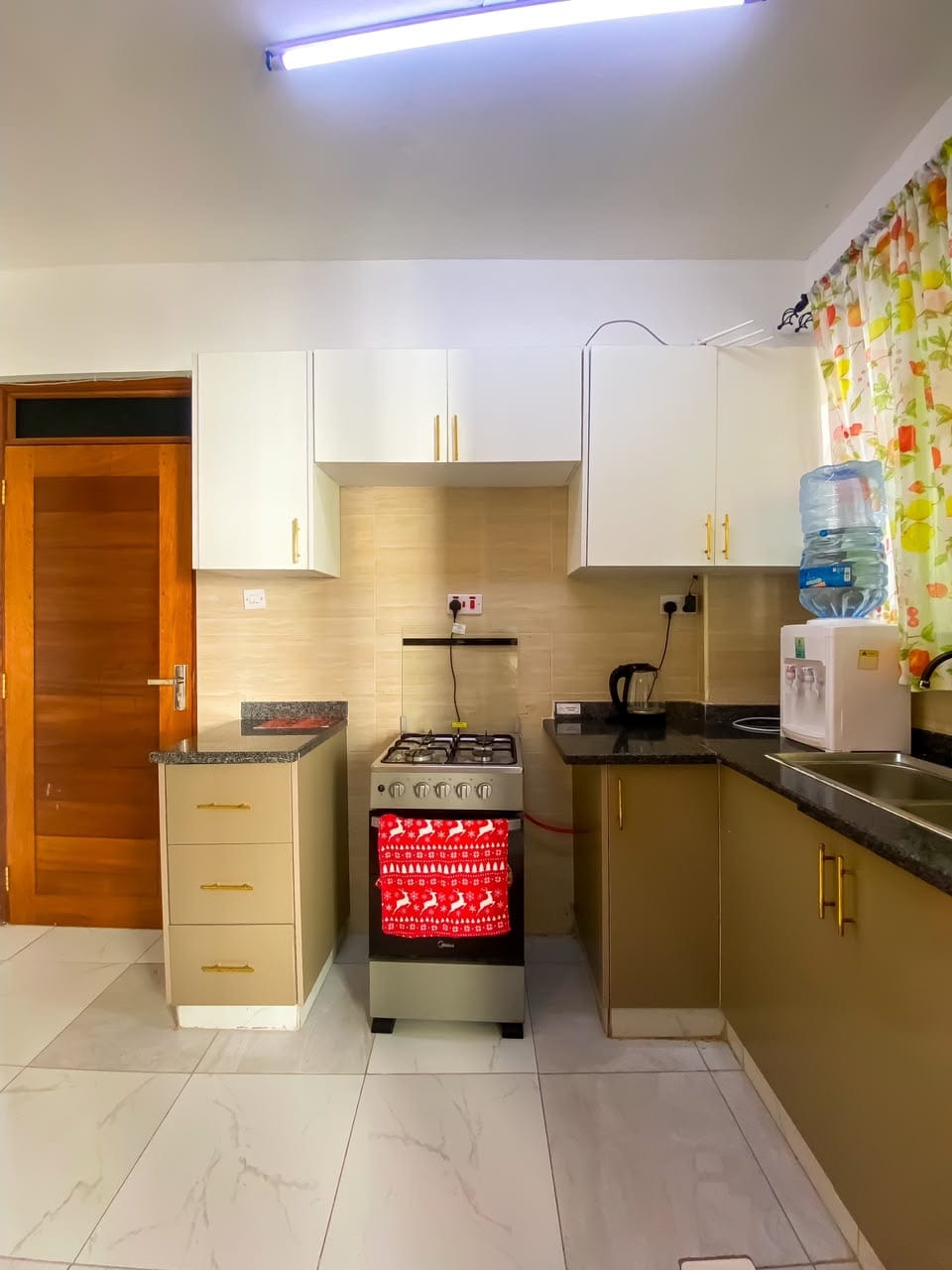 Cute Studio Walking distance to city mall with AC photo 9