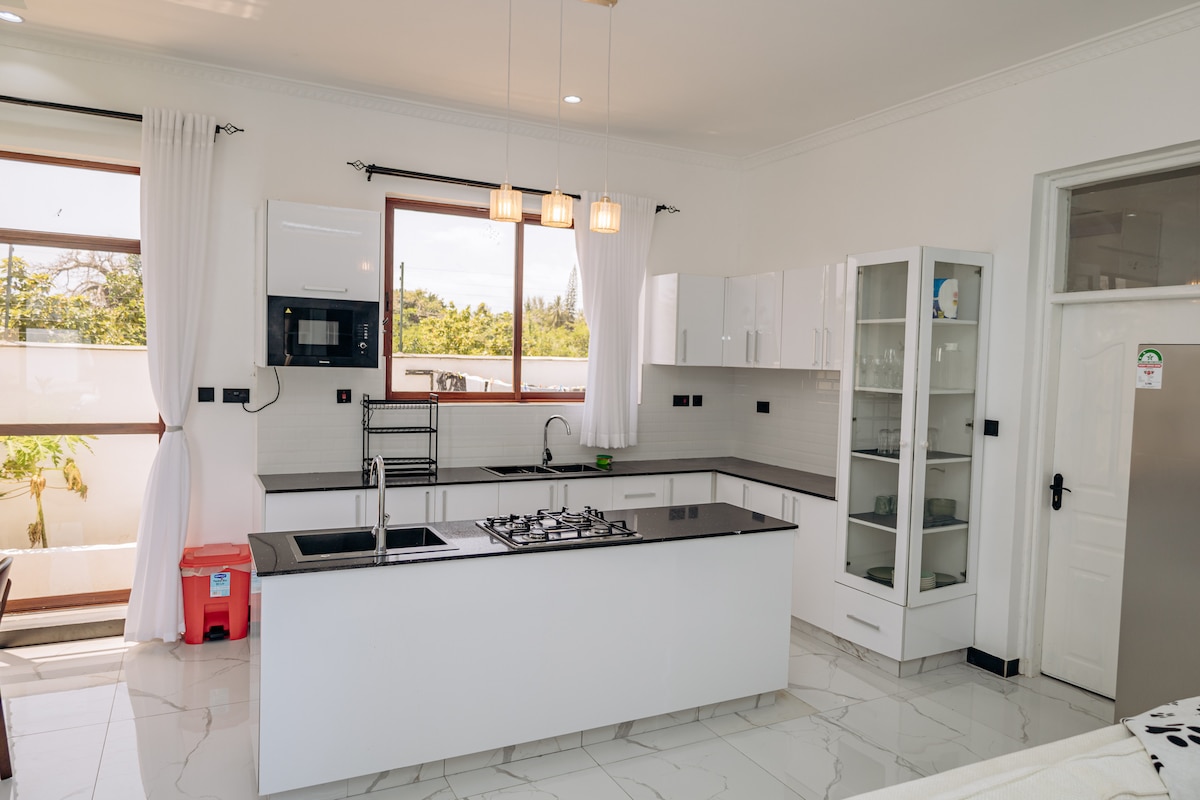 Private Pool Villa | 4BR Stay, Diani photo 5