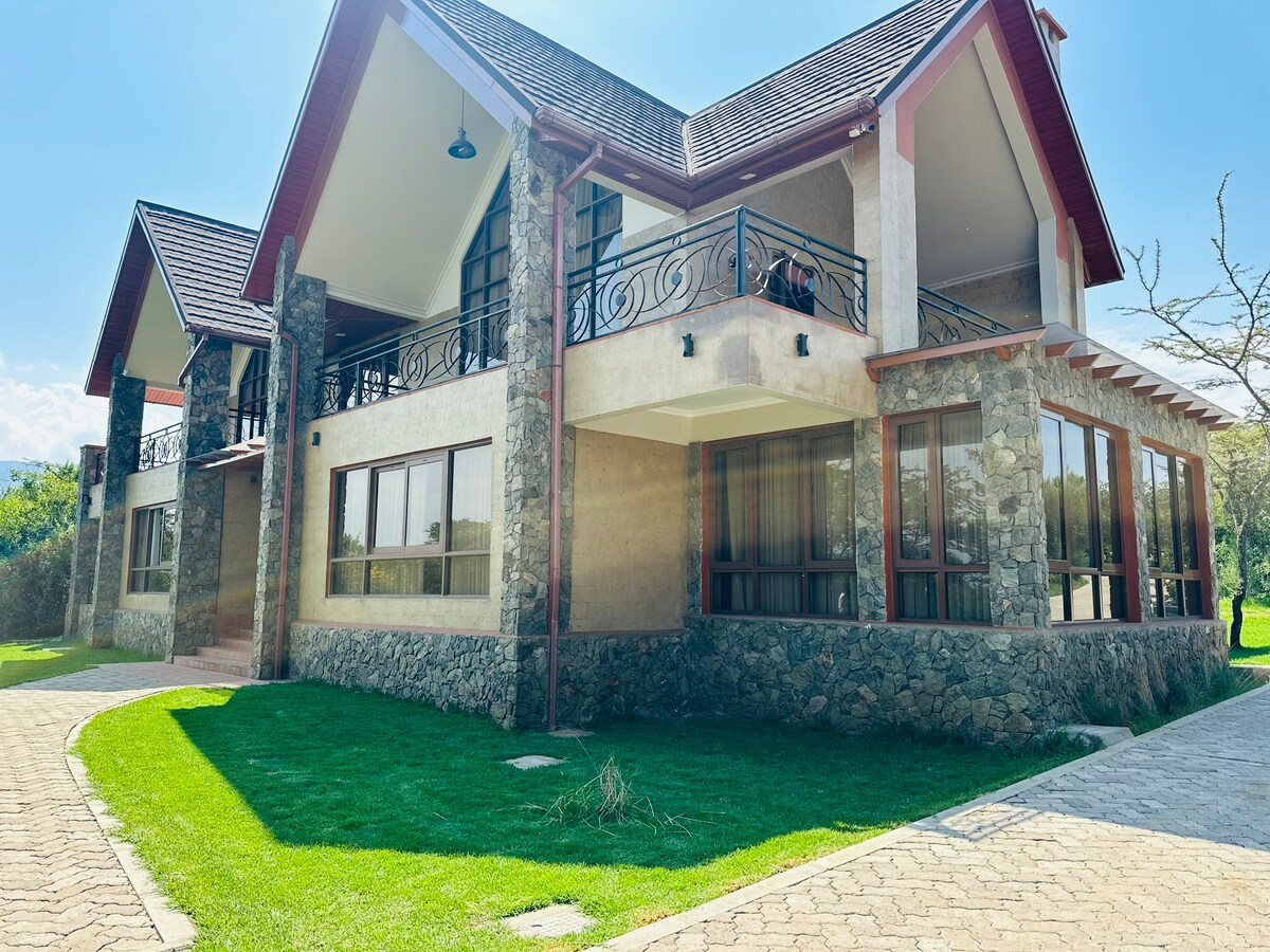 Private Pool Retreat | 5BR Home, Naivasha photo 10
