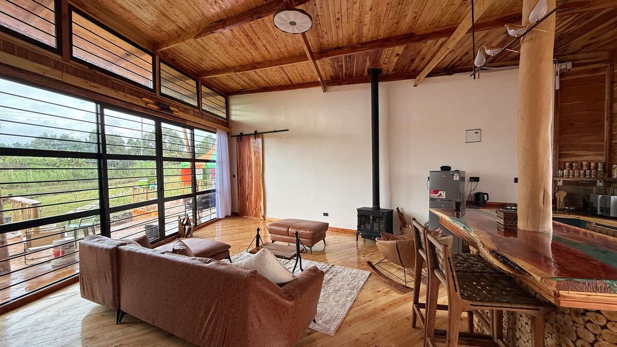 Mountain View Cabin | 2BR with Hot Tub, Naro Moru photo 10