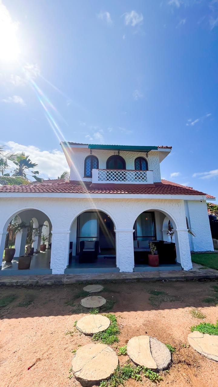 Elegant 3bdr beachfront Villa, Oceanviews, AC, Sunset photo 6