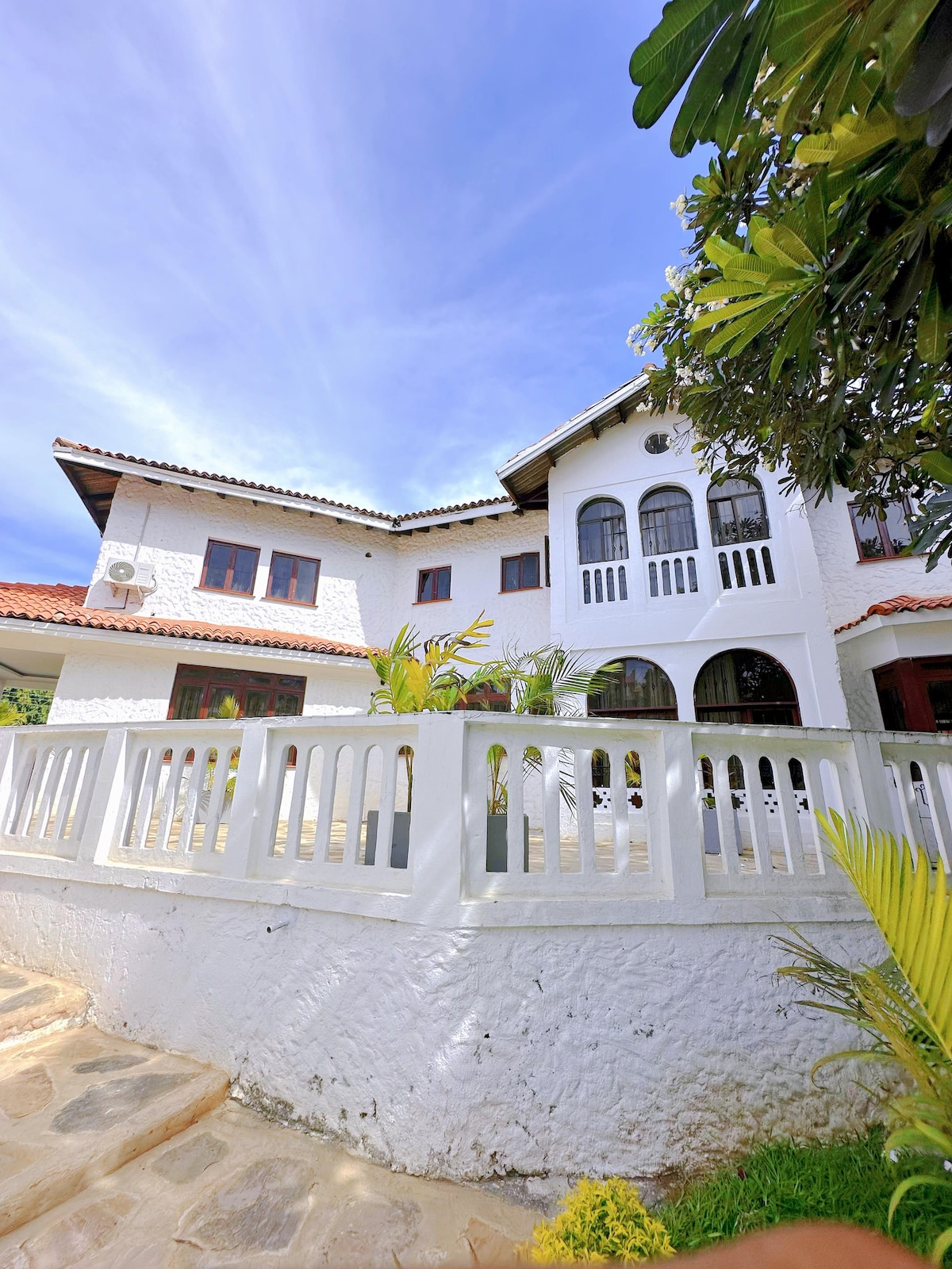 Private, Standalone, 7 Bedroom Villa with pool, Cozy photo 1