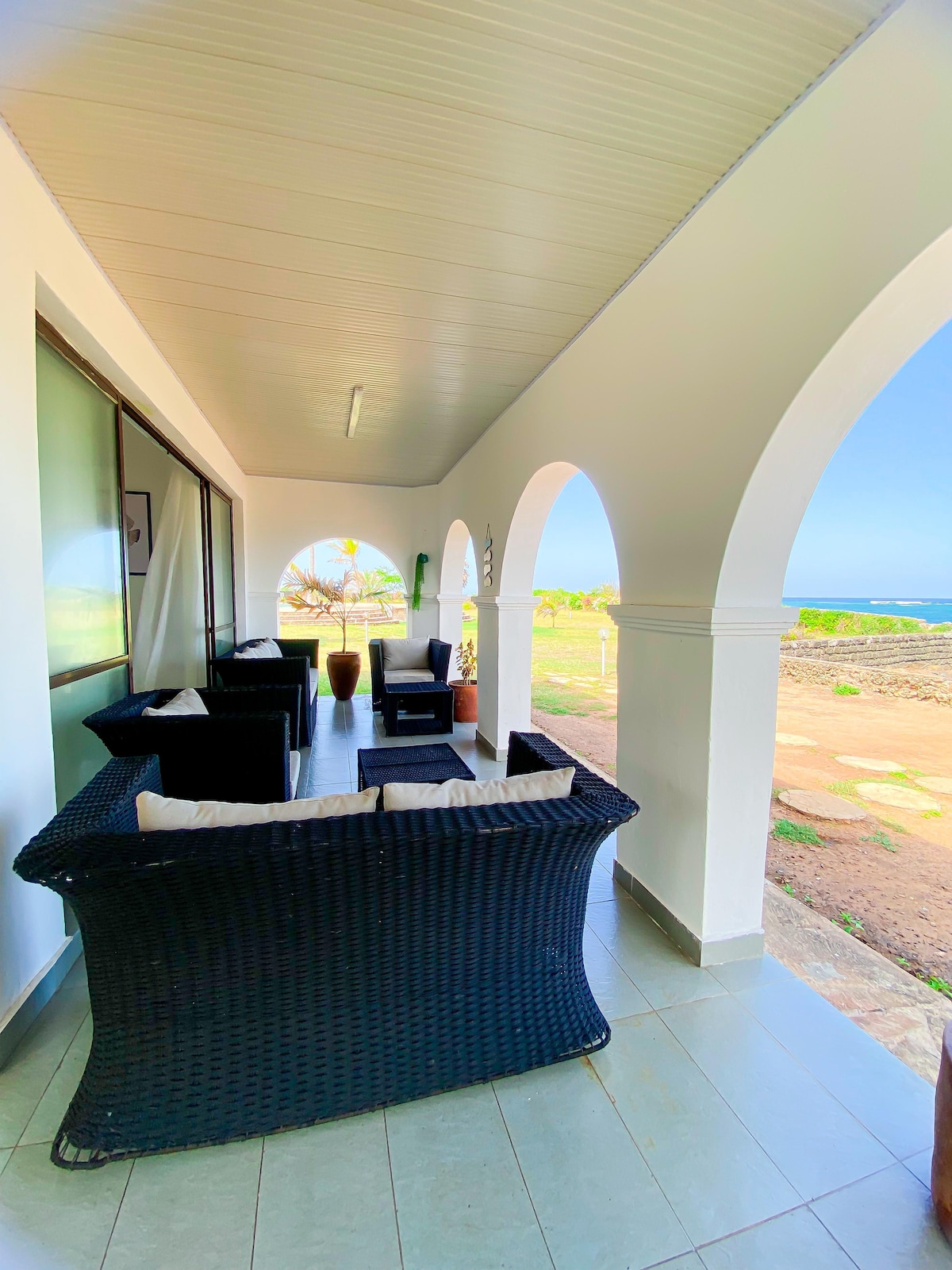 Stunning 5bdr Oceanfront Villa, Pool, AC, Sunsetview photo 8