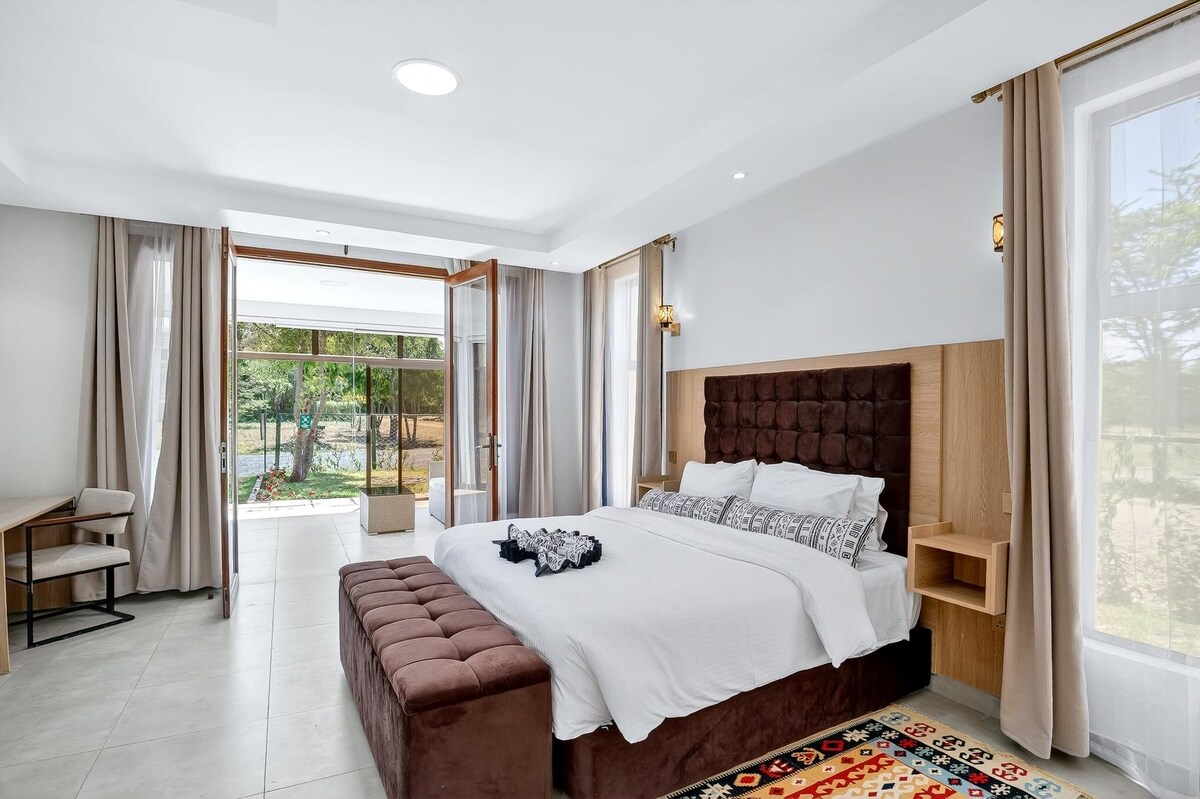 Luxury Group Villa | 7BR with Pool, Nanyuki photo 10