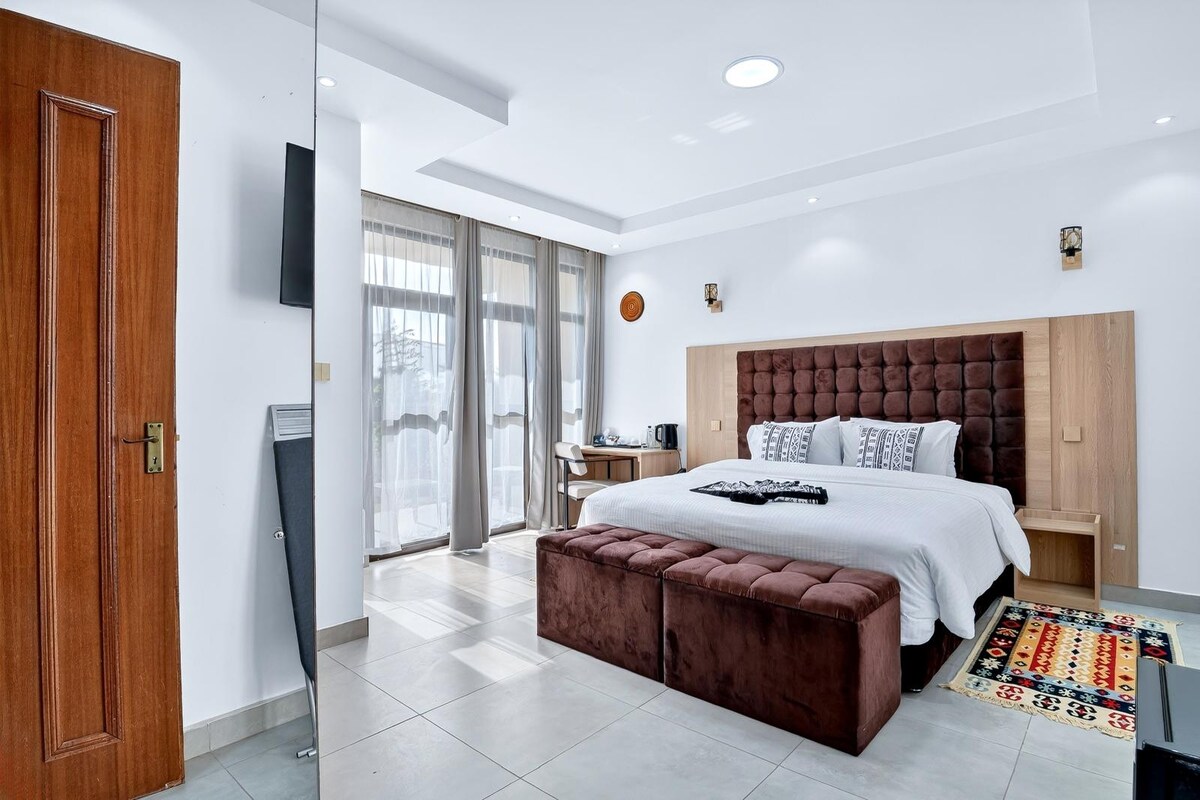Luxury Group Villa | 7BR with Pool, Nanyuki photo 11