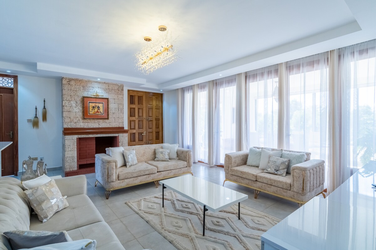 Luxury Group Villa | 7BR with Pool, Nanyuki photo 7