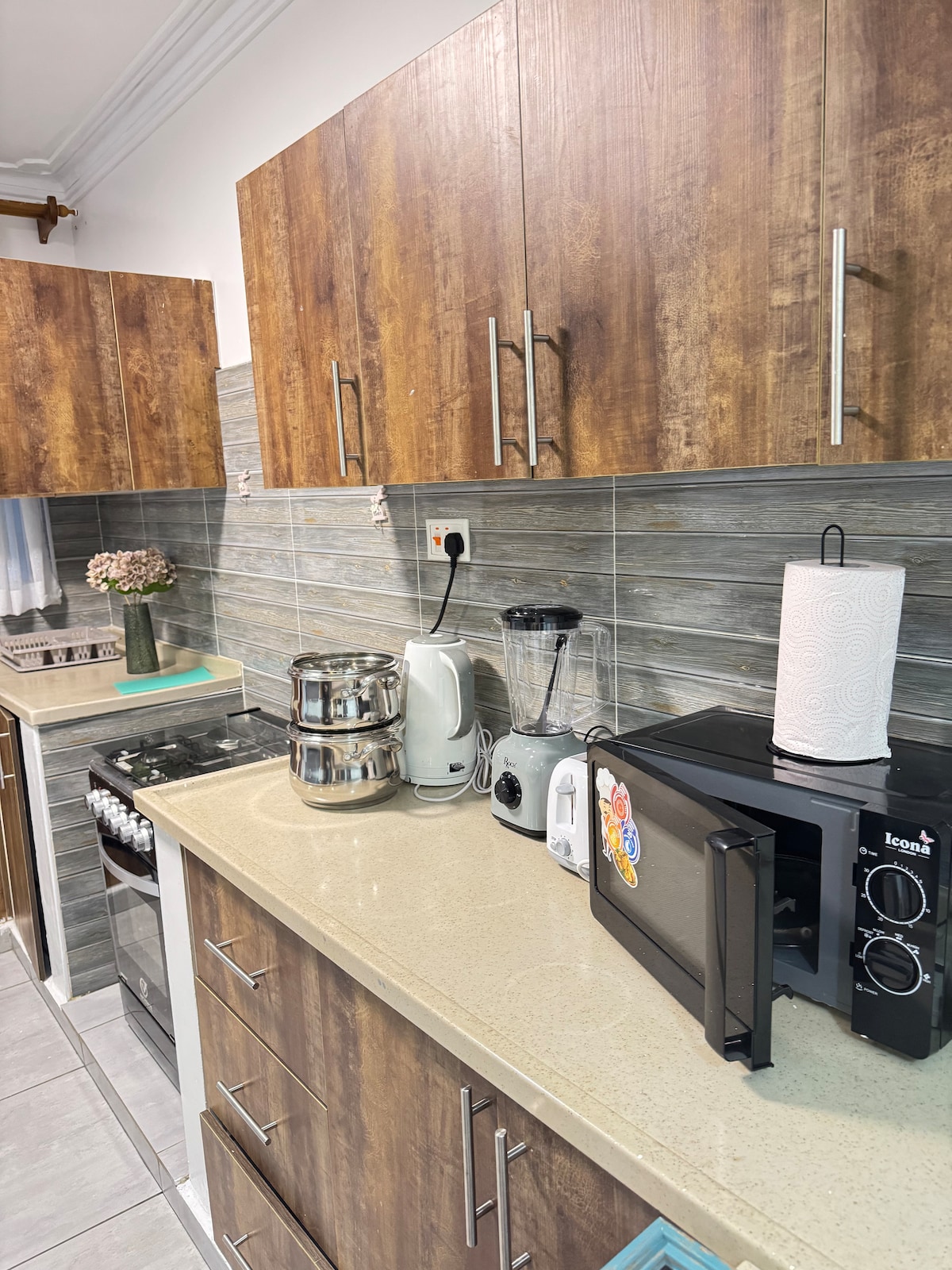 Elegant, 2BR, Retreat, Pool, Parking, Beach, Family photo 12