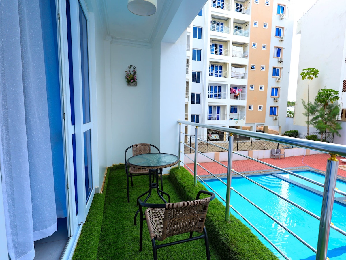Elegant, 2BR, Retreat, Pool, Parking, Beach, Family photo 4