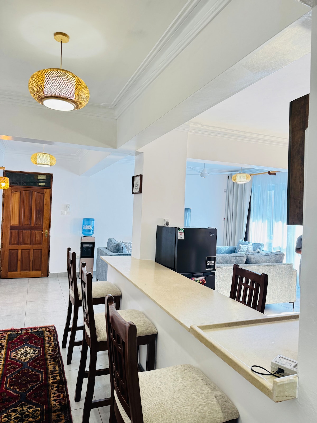Elegant, 2BR, Retreat, Pool, Parking, Beach, Family photo 6