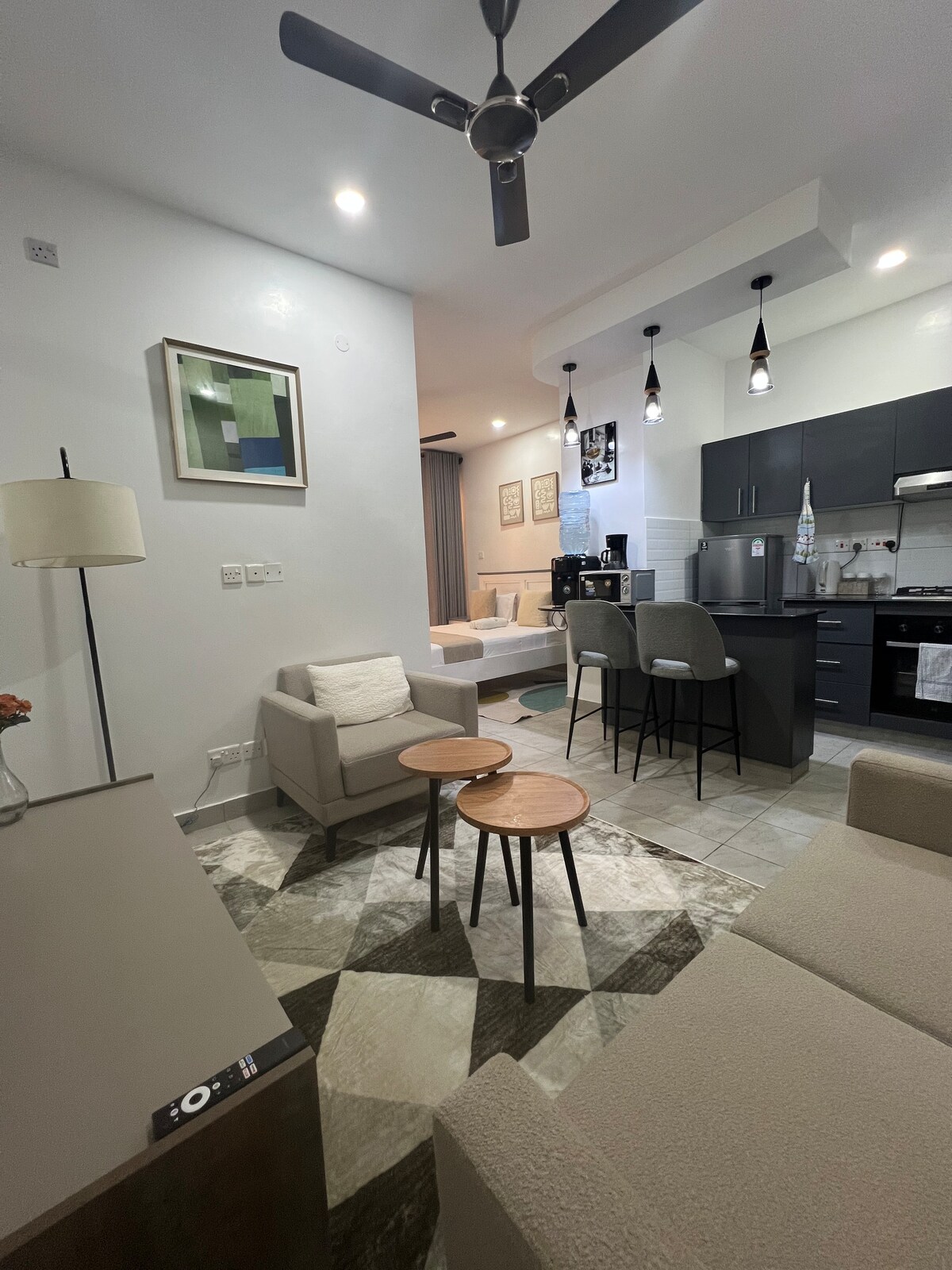 Elegant Studio with gym, pool,3 mins to the beach photo 10