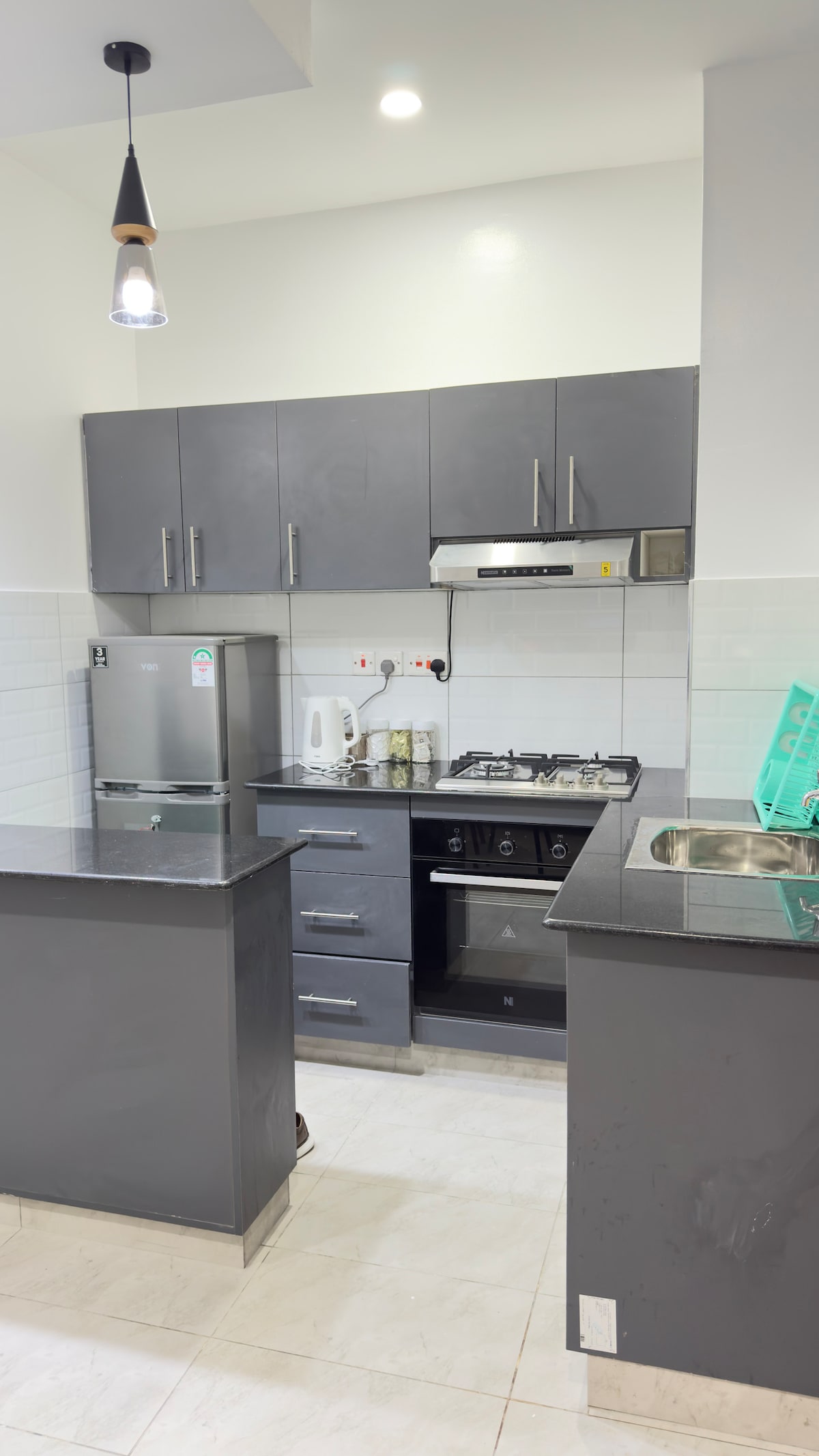 Elegant Studio with gym, pool,3 mins to the beach photo 14