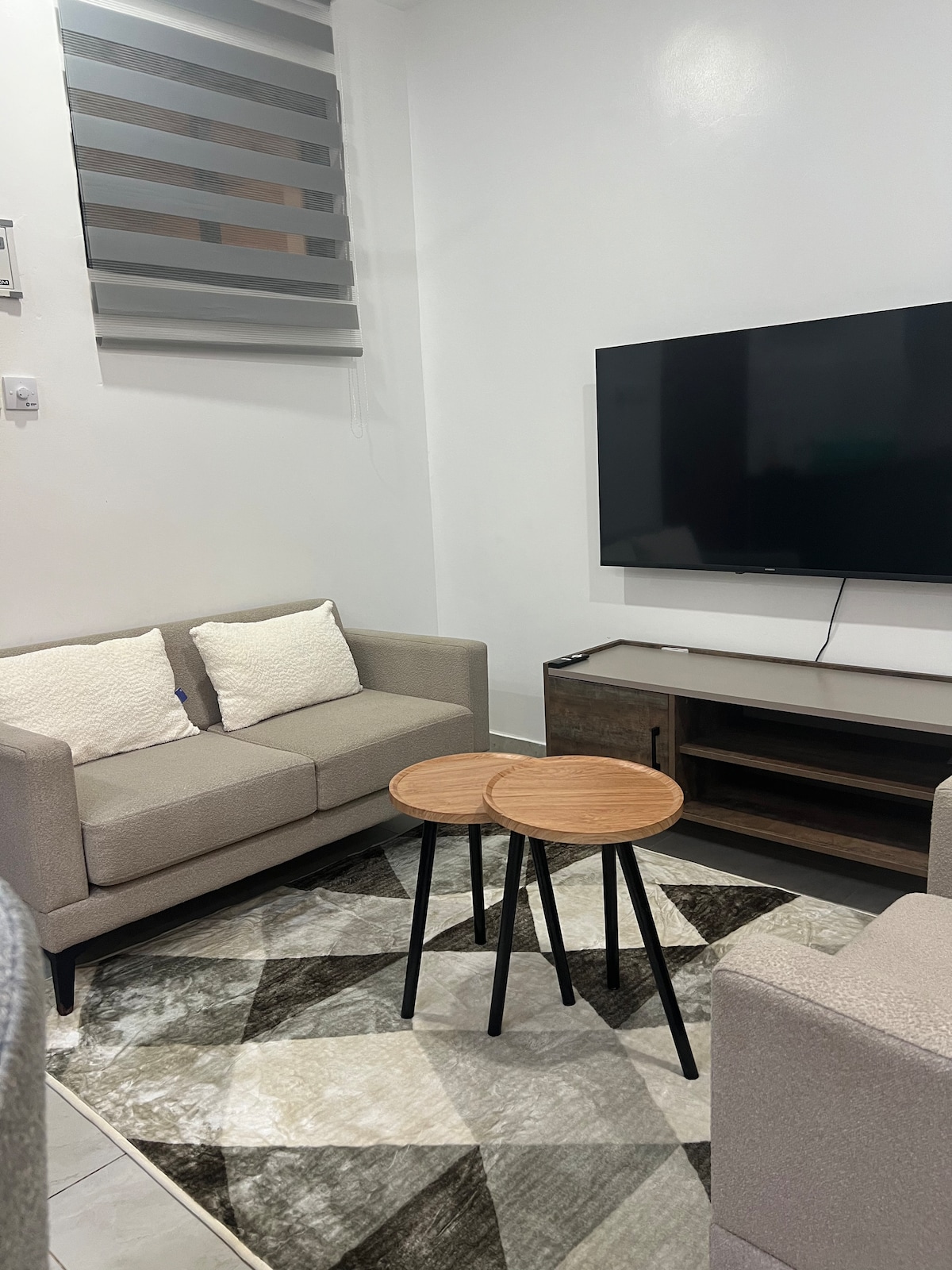 Elegant Studio with gym, pool,3 mins to the beach photo 2