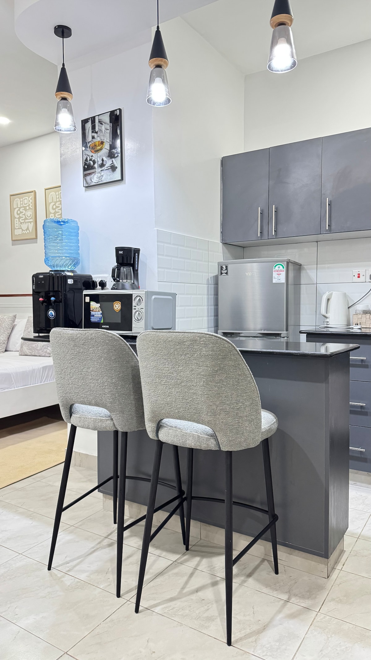 Elegant Studio with gym, pool,3 mins to the beach photo 3