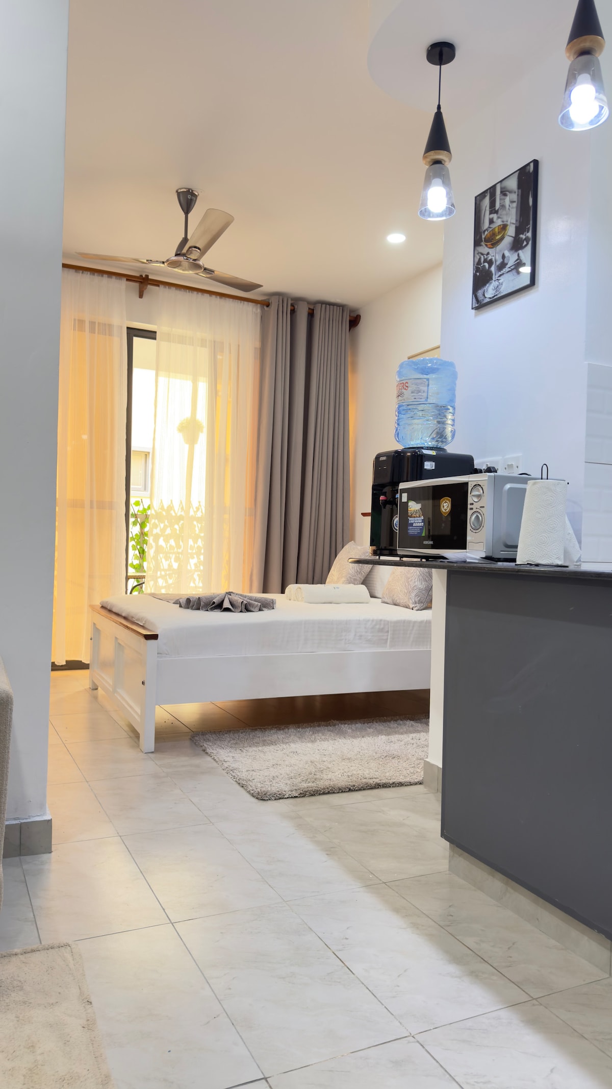 Elegant Studio with gym, pool,3 mins to the beach photo 5