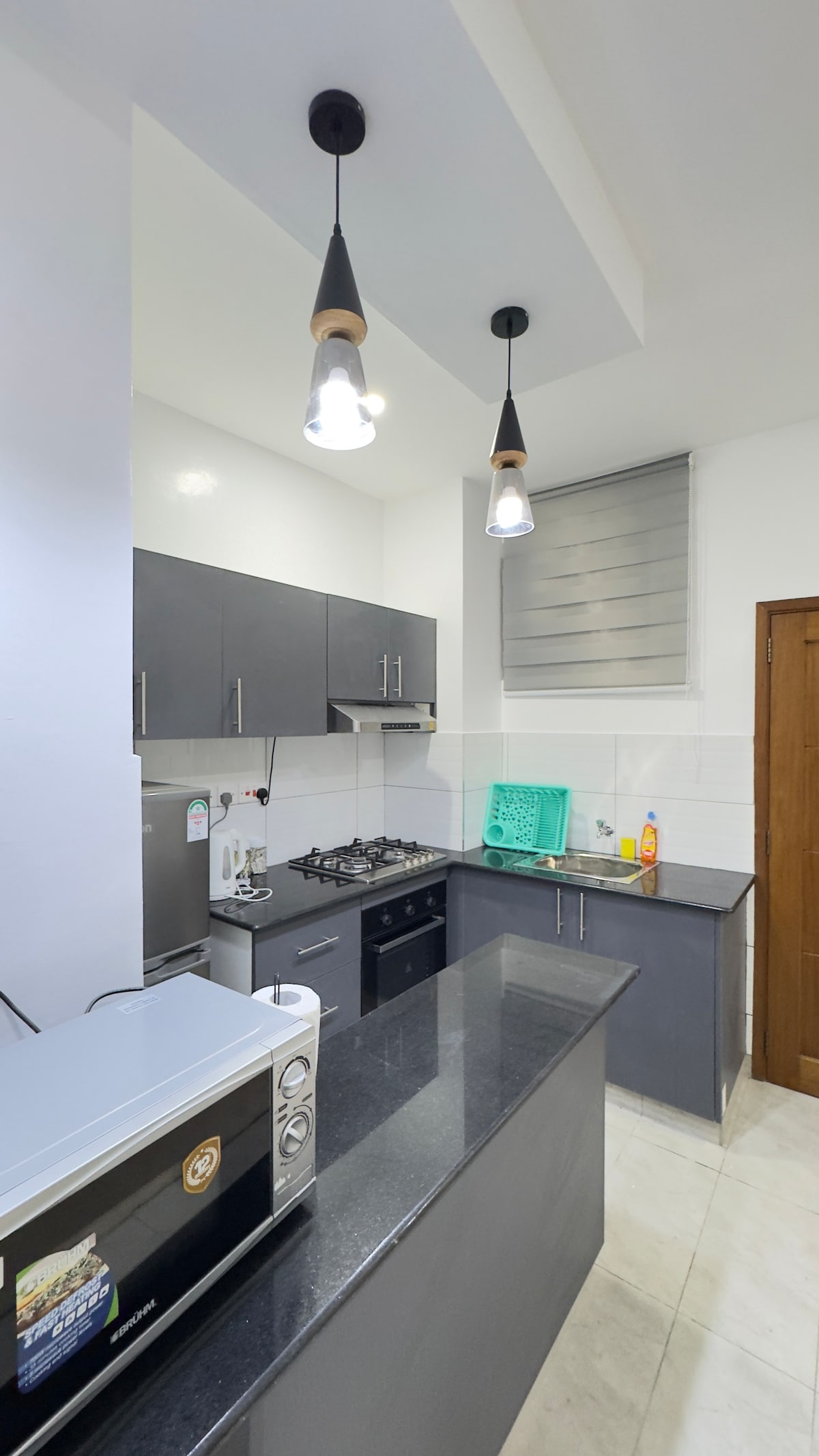 Elegant Studio with gym, pool,3 mins to the beach photo 7