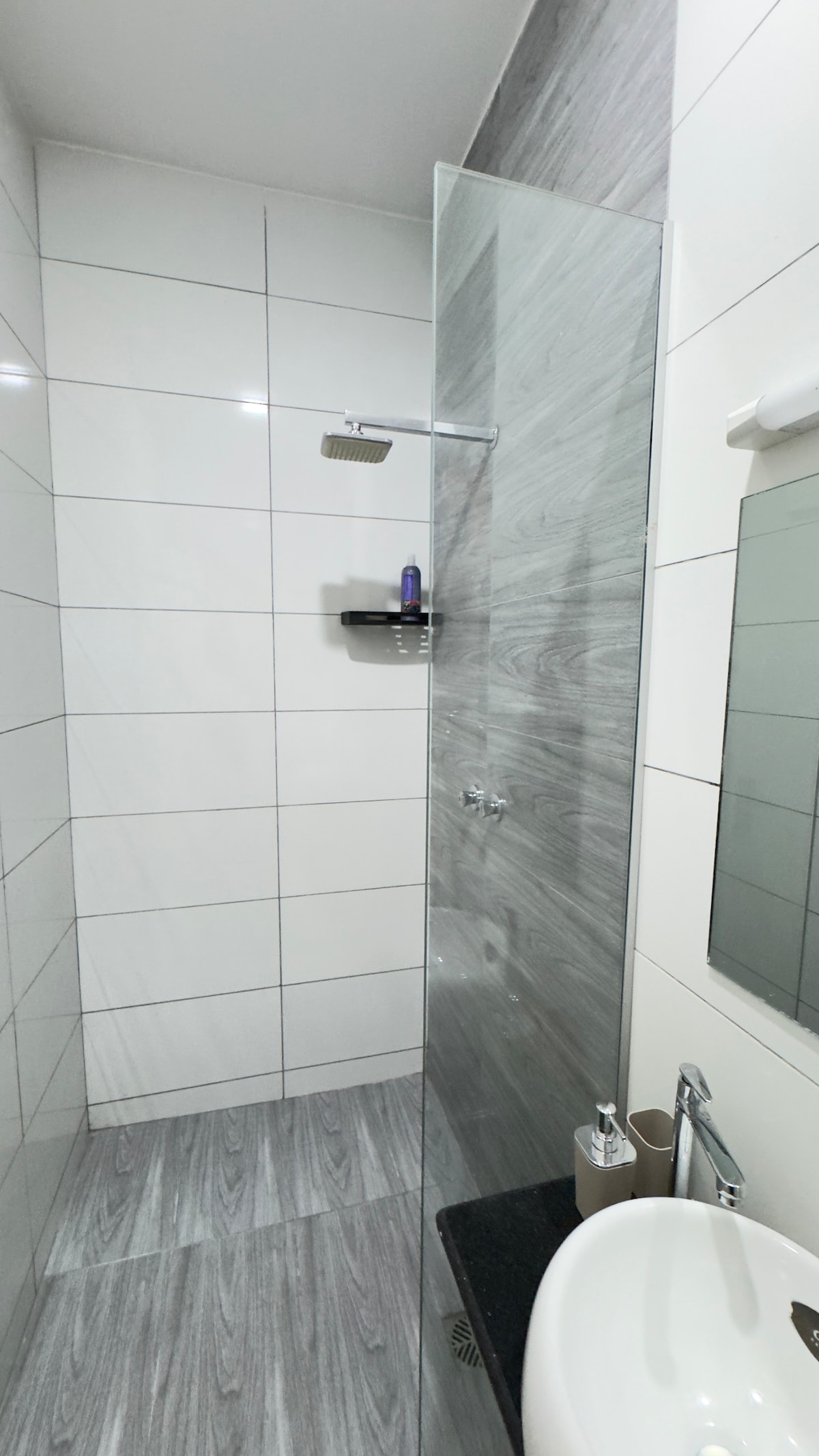 Elegant Studio with gym, pool,3 mins to the beach photo 8