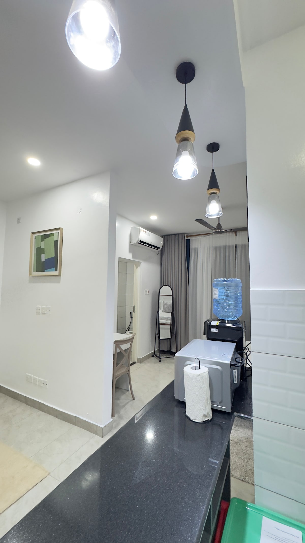 Elegant Studio with gym, pool,3 mins to the beach photo 9