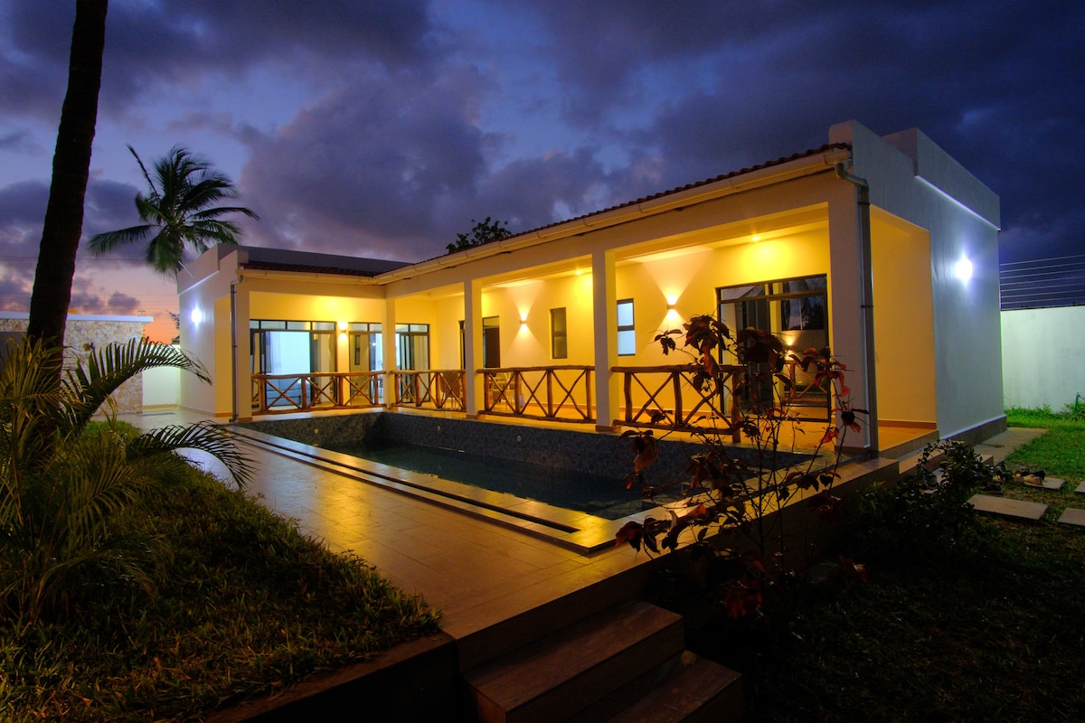 Family Pool Villa | 2BR Stay, Malindi photo 1