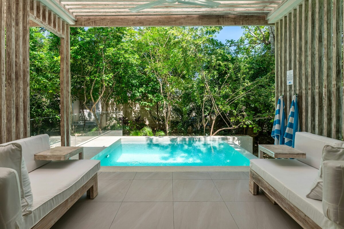 Adults-Only Pool Villa | 1BR Stay, Diani photo 3