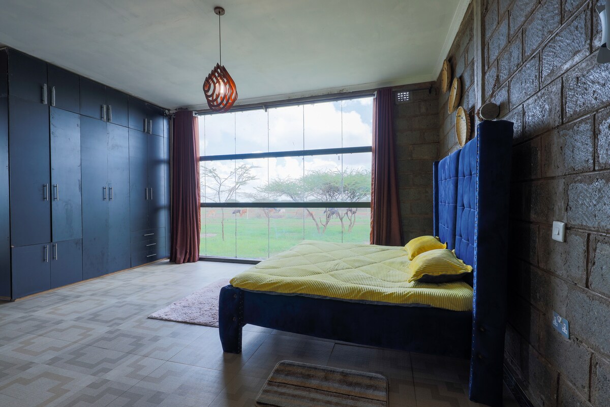 Amboseli Glass House – 3BR, a Pool — photo 13