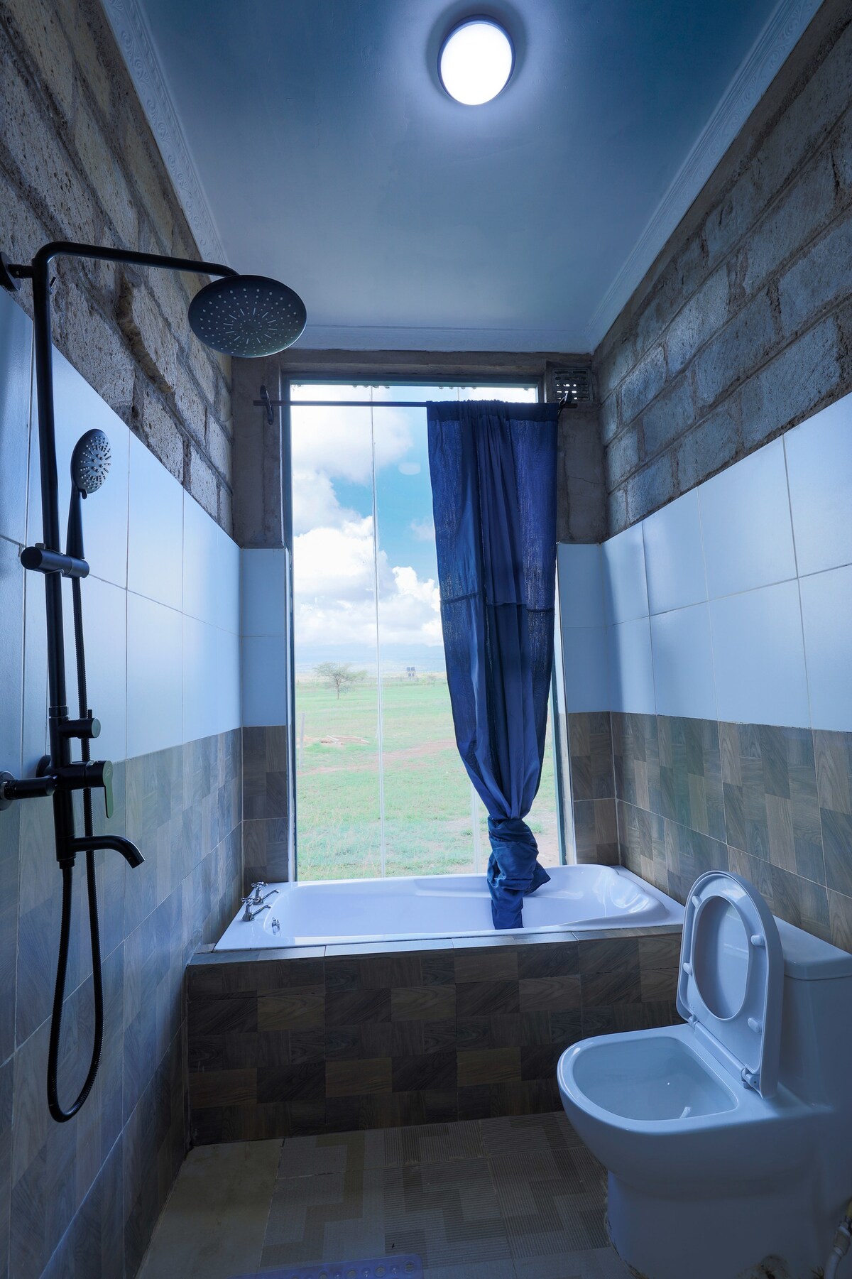 Amboseli Glass House – 3BR, a Pool — photo 15
