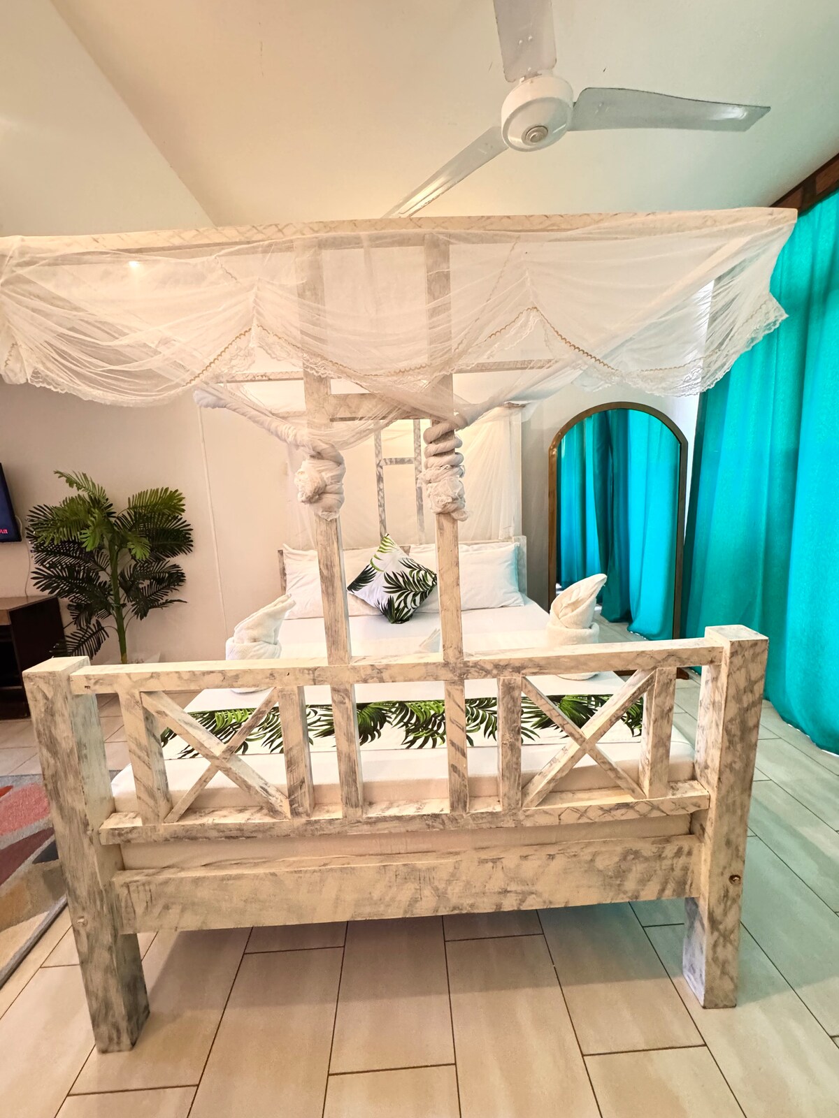 Bahari Beachfront Apartment, Diani Beach — photo 9
