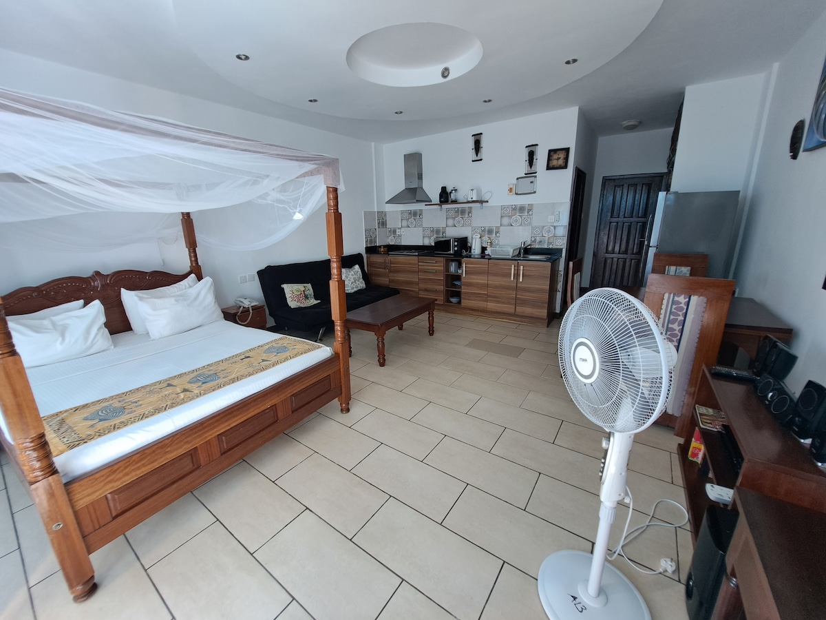 Beachfront Studio in Bamburi Beach — photo 4