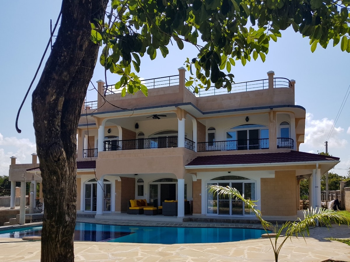 Barracuda 4BR Beach House — photo 1