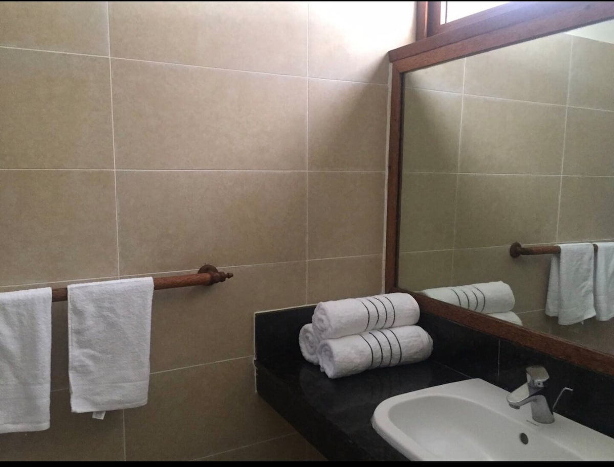 Beachfront 2BR Apartment with Pool and Gym, Diani — photo 15