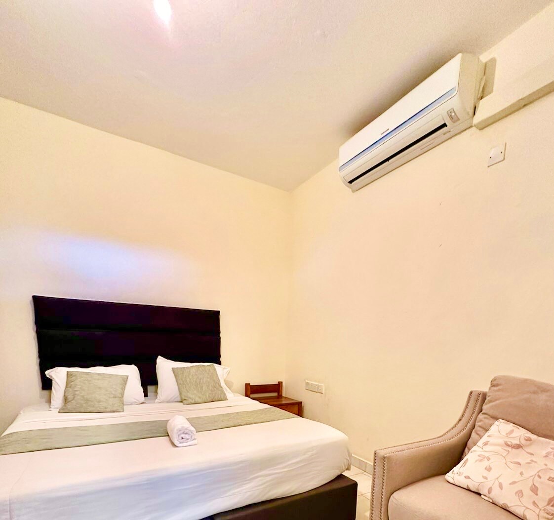 Beachfront 2BR Apartment with Pool and Gym, Diani — photo 9