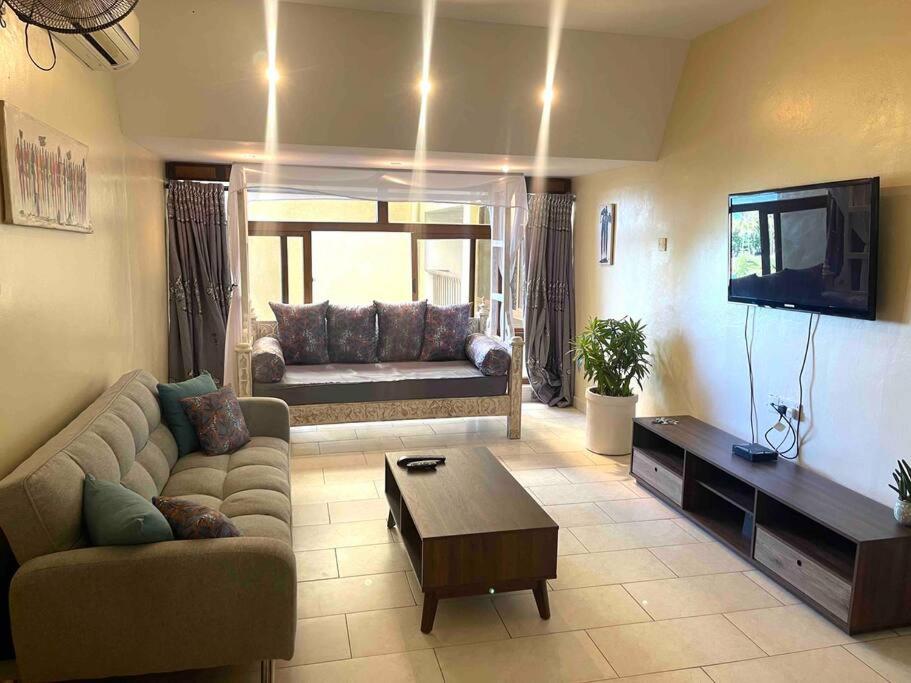 4BR Beachfront Home, Swimming Pool, Air Conditioning — photo 9