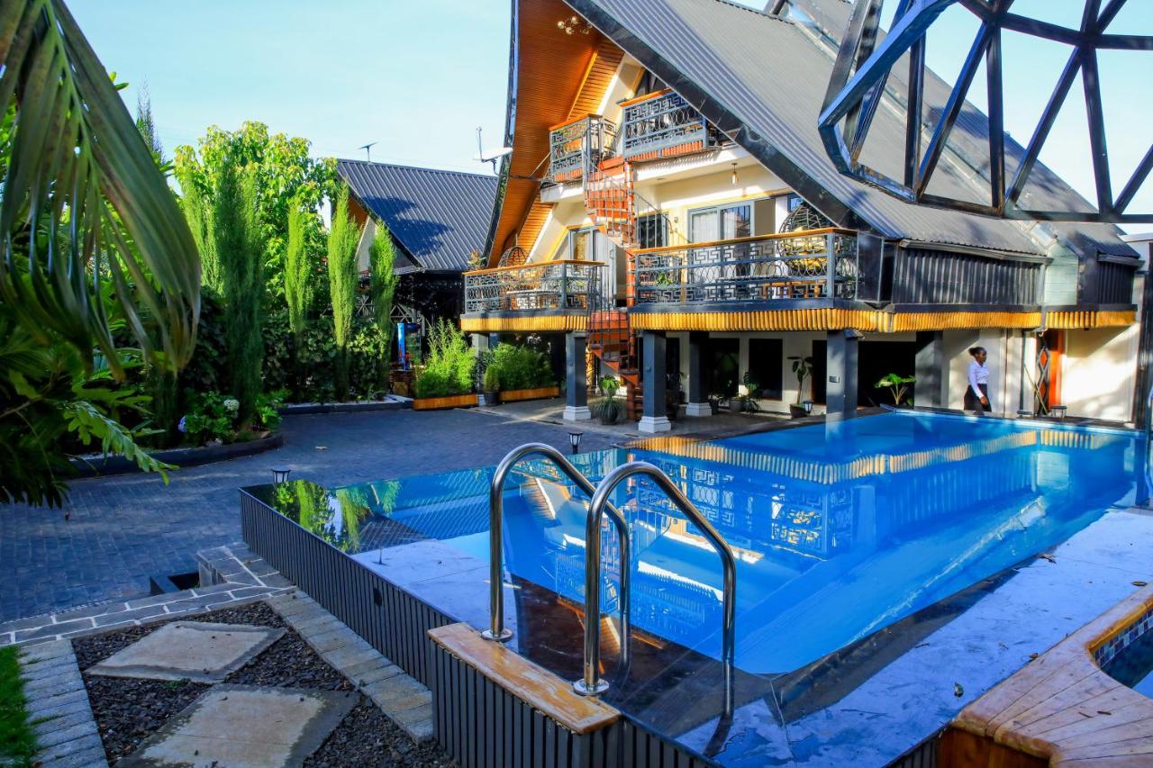 A-Frame Resort Chalets | Two Pools, Meru photo 1