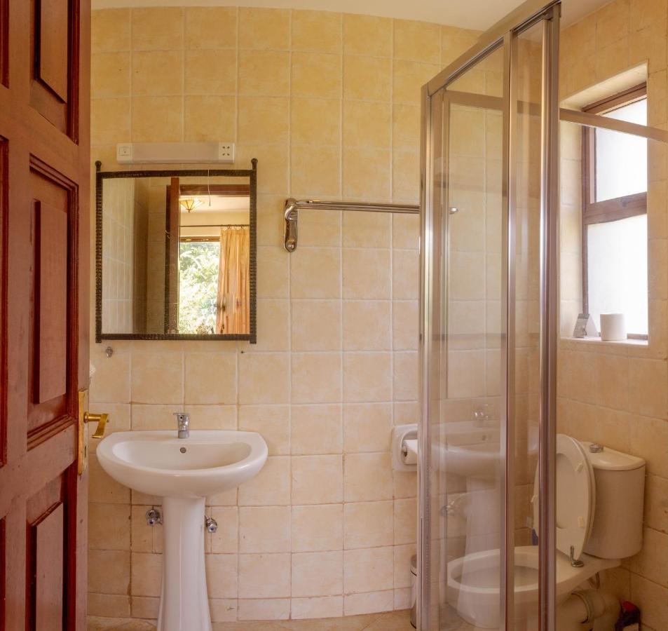 Ol-Kine Cottage at The Great Rift Valley Lodge & Golf Resort Naivasha photo 3