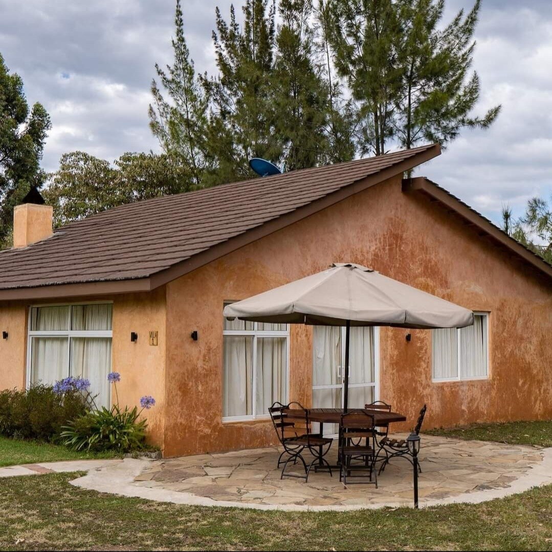 Charmng Afrocentric 2BR Villa — photo 1