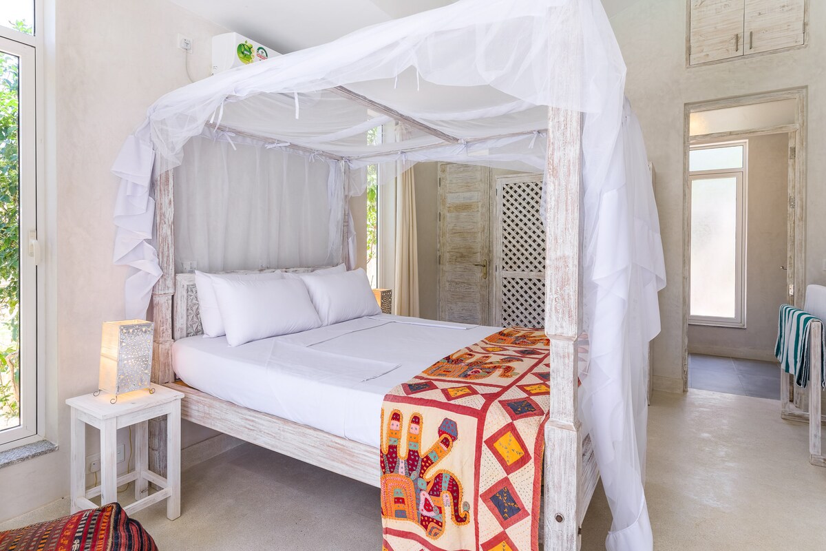 Deluxe Suites For Adults Only — photo 10