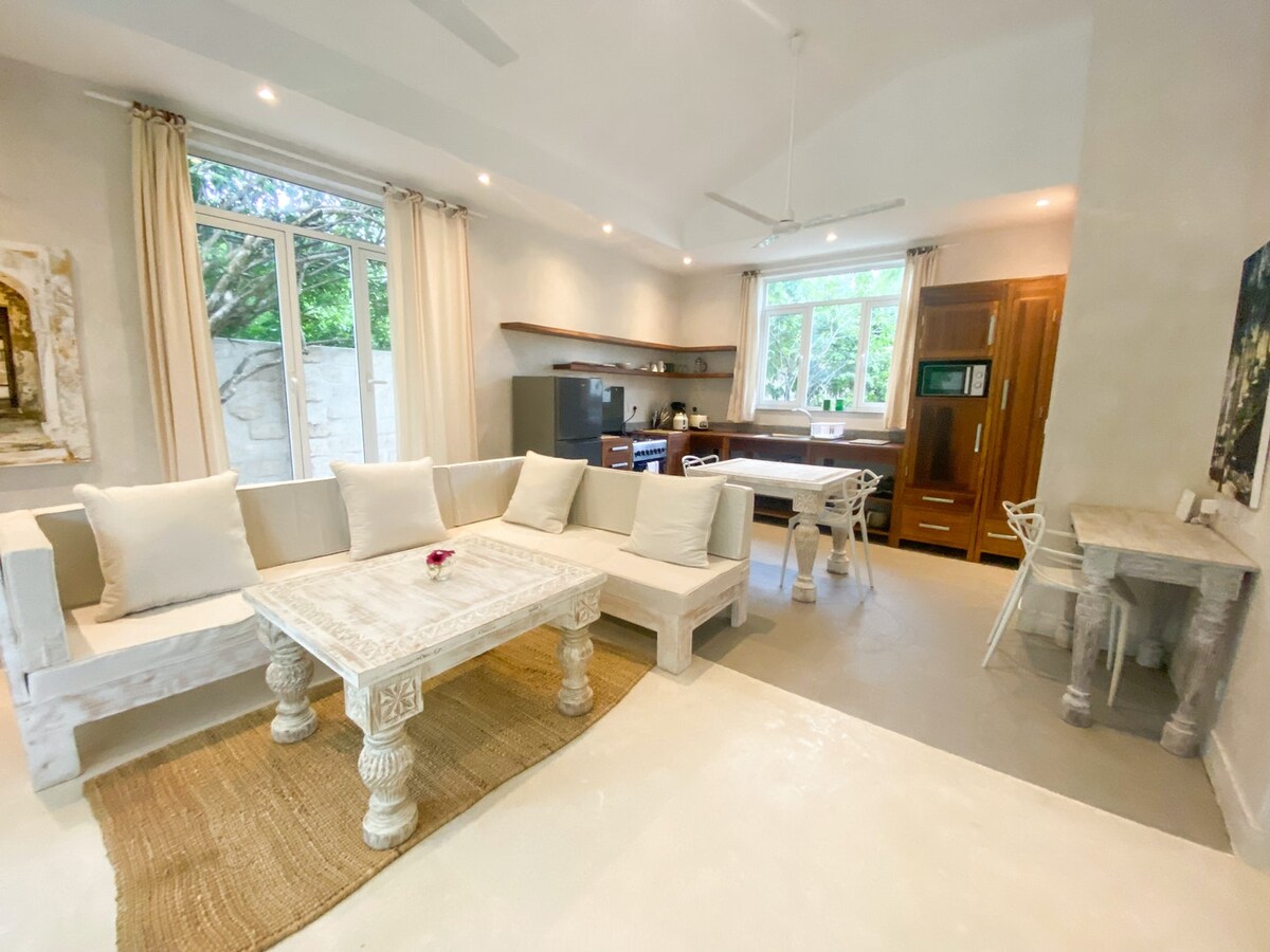 Deluxe Suites For Adults Only — photo 12