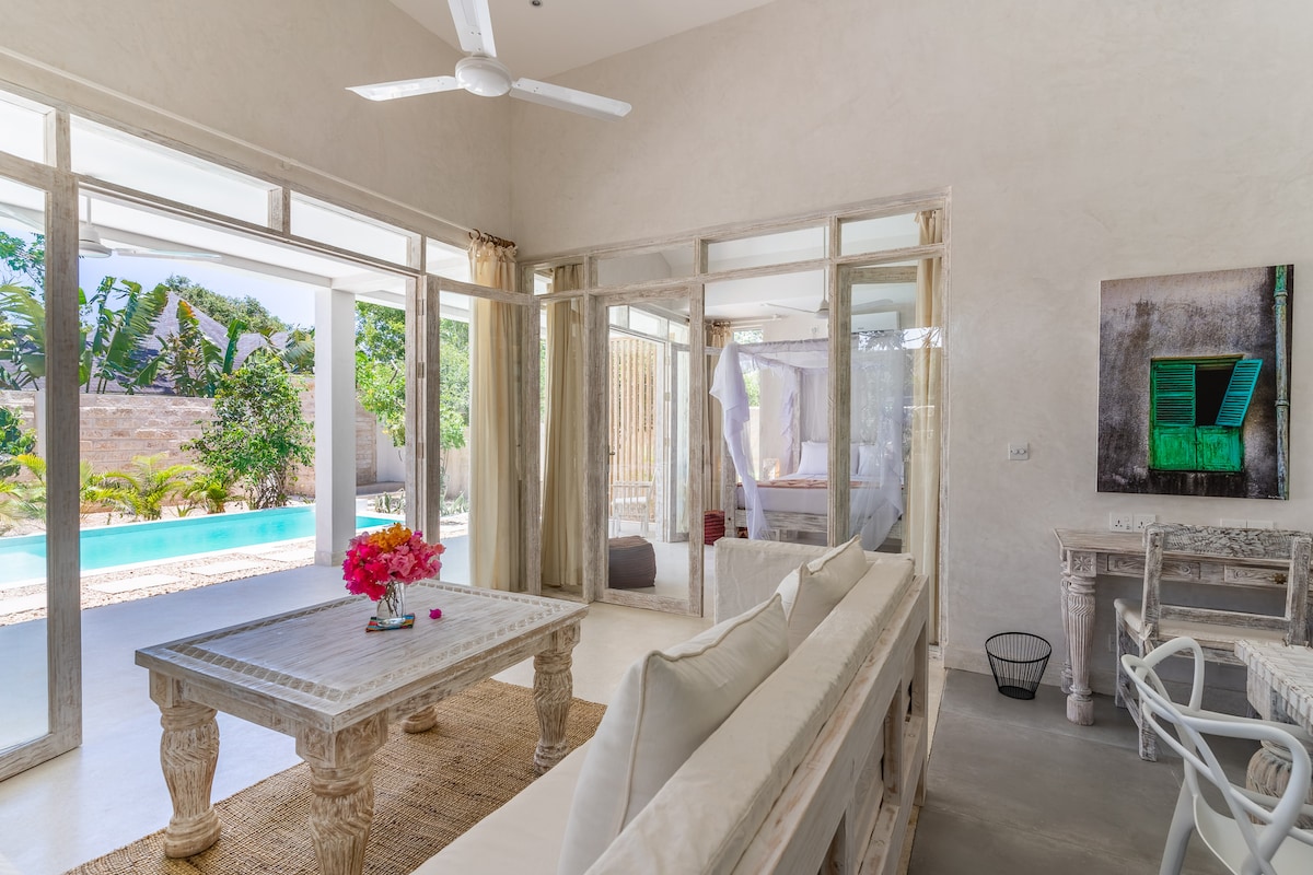 Deluxe Suites For Adults Only — photo 6